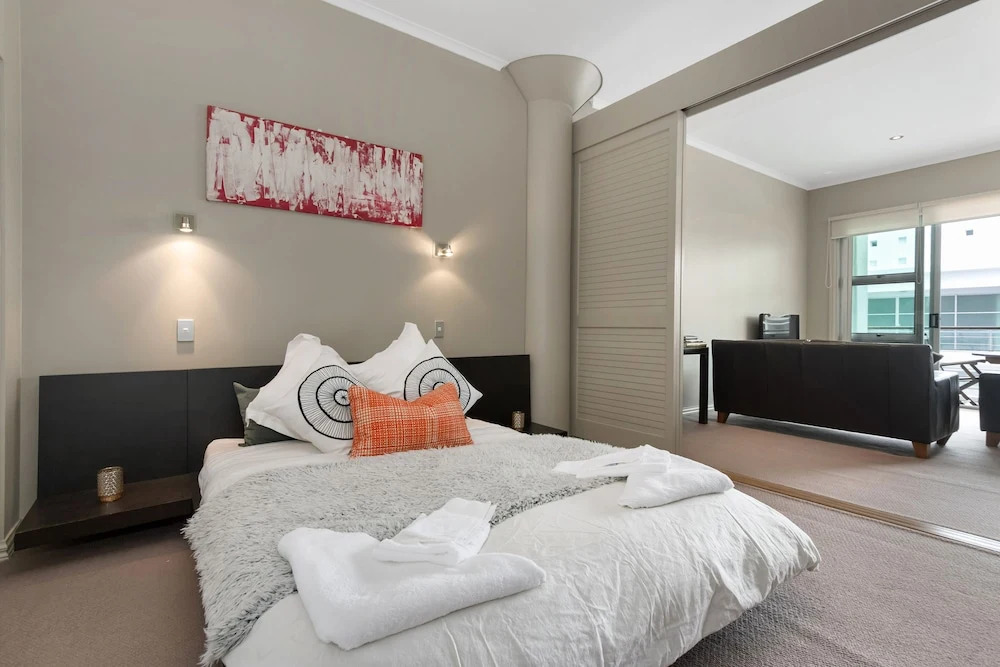Perfect Location, Viaduct Harbour CBD
