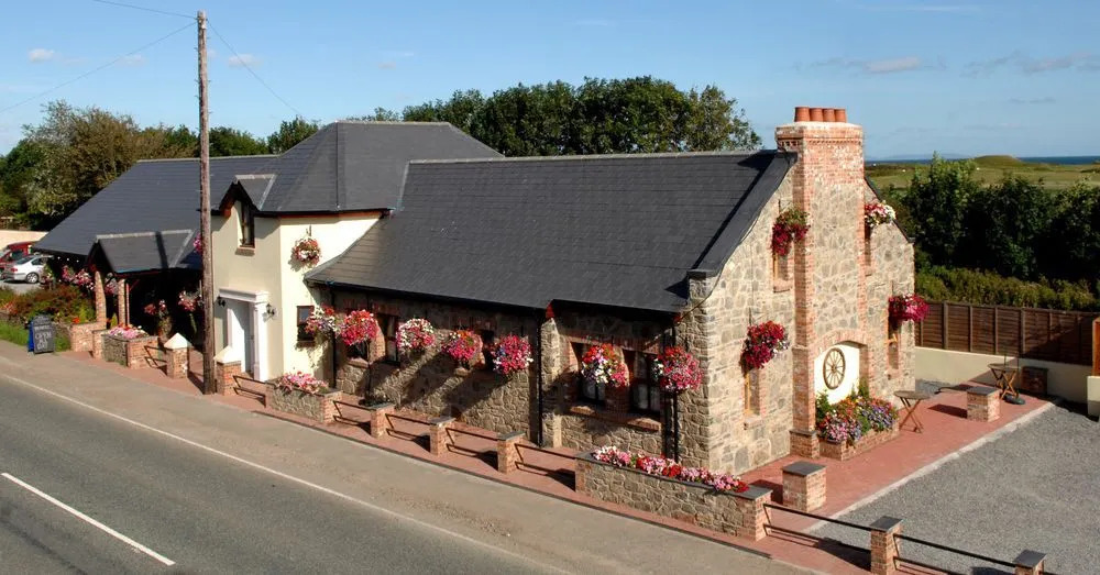 New Overlander Inn