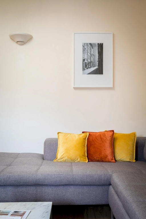 Large 1-bedroom Right Next to Oxford Street