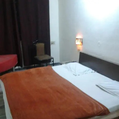 Hotel Rama Inn