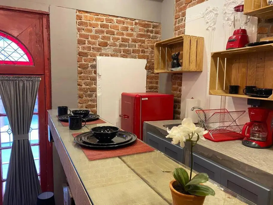 Estudio, en casa de 1910, a una cuadra del Angel