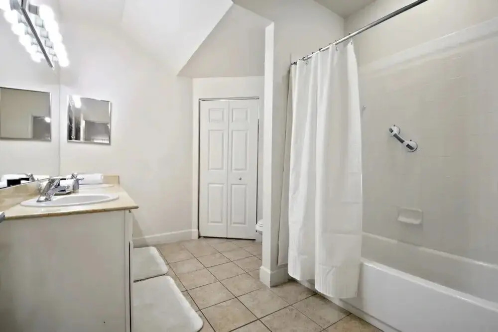Lucaya Village - 4 BR Townhouse - FVV 40464