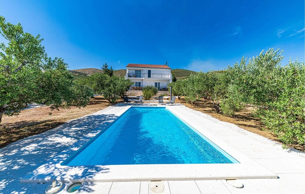 Lovely Home In Kastel Stafilic