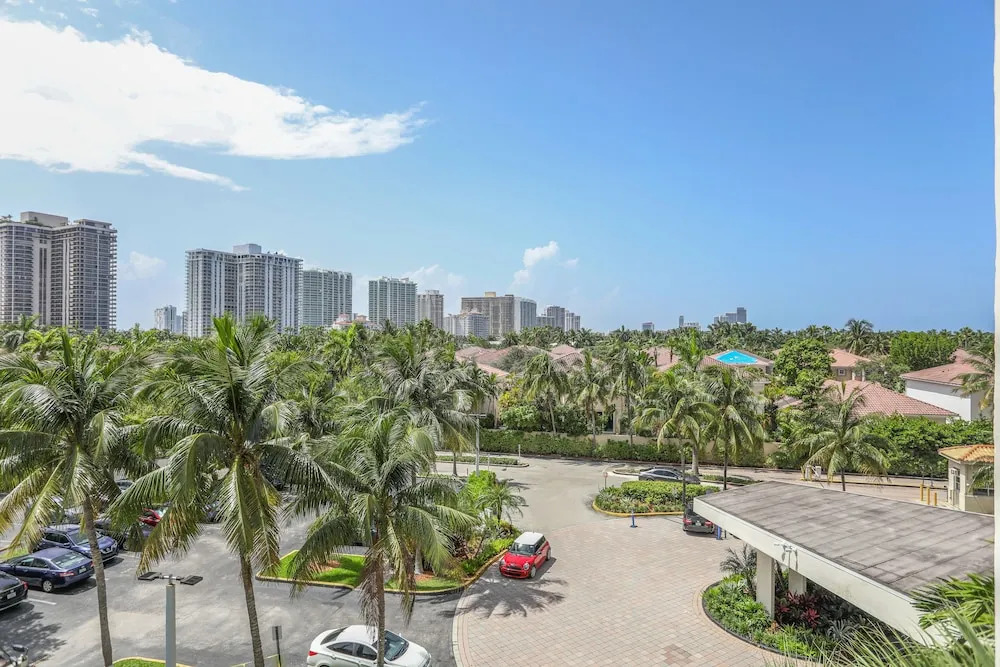Amazing Condo 3 min to the Beach