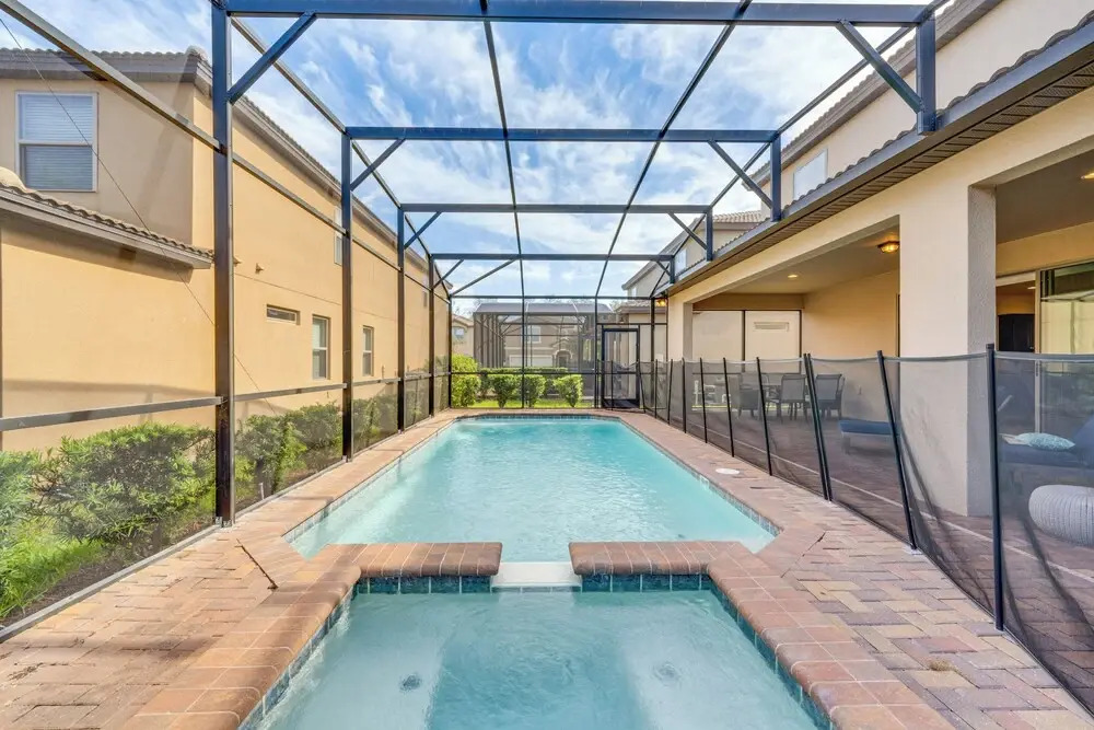 8 Mi to Disney World: Family-friendly Retreat!