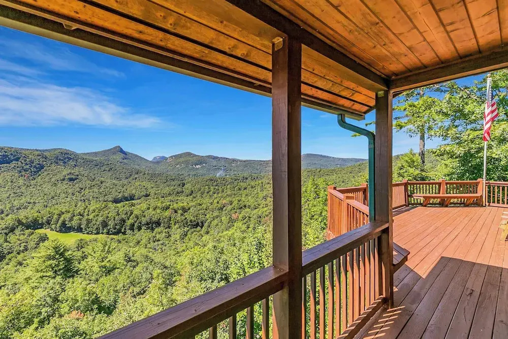 4 Mi to Sapphire Ski! Mtn-view Cabin w/ Deck