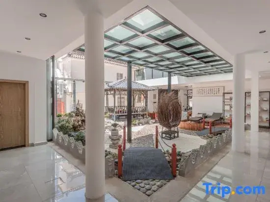 Jiuge Light Luxury Homestay(Dali Old City Erhai Store)