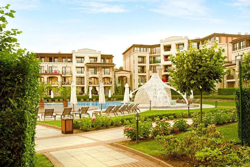 Green Life Beach Resort Apartment