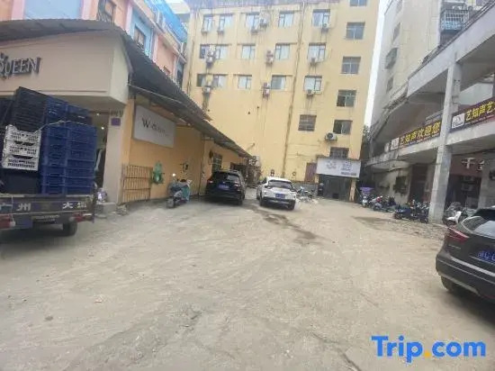 Aiwan E-sports Homestay (Wanzai Ancient City Baota Road Pedestrian Street)