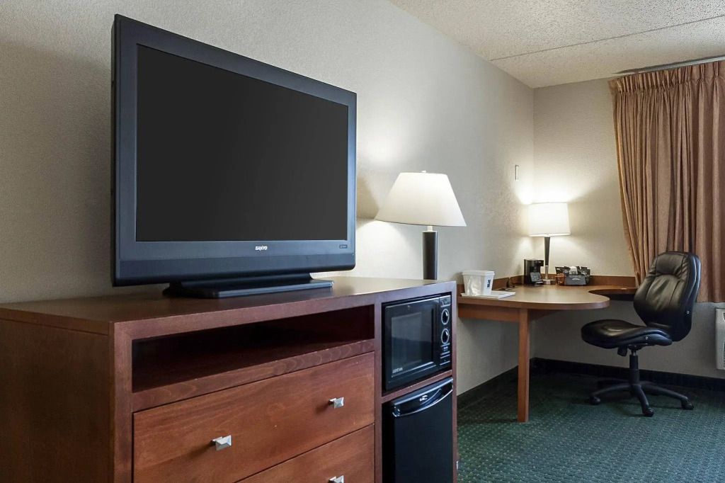 Baymont by Wyndham Jamestown Conference Center & Water Park