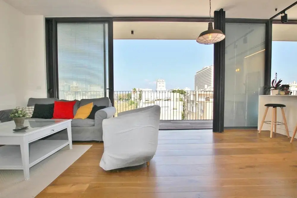 Hilton Beach Area- Perfect 1 BDR in a new building