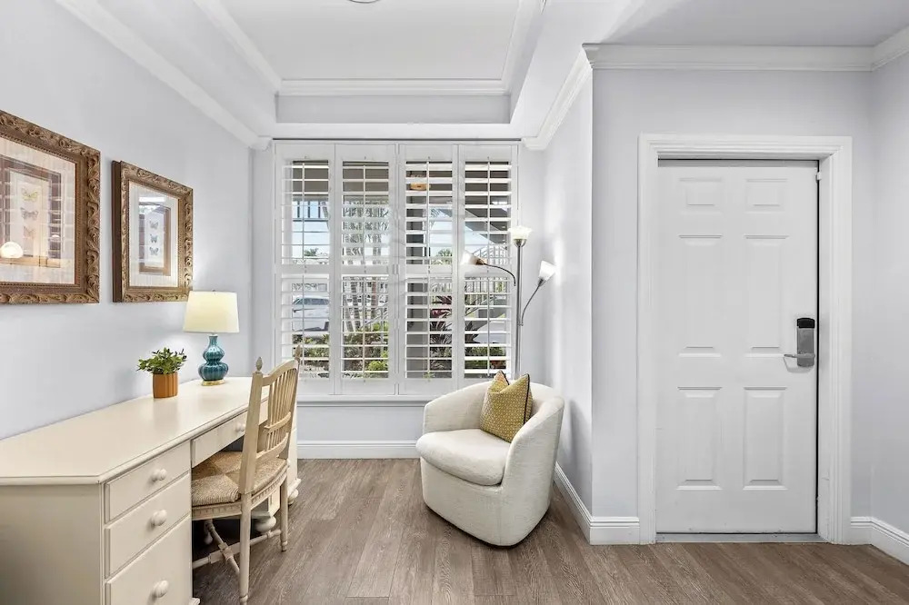 Bologna - Luxury 2-BR Condo with Lake & Golf Views at Green Links, Lely Resort. Access to Pool, Hot Tub, Tennis Courts, and Golf Courses. Near Naples Beaches & Downtown