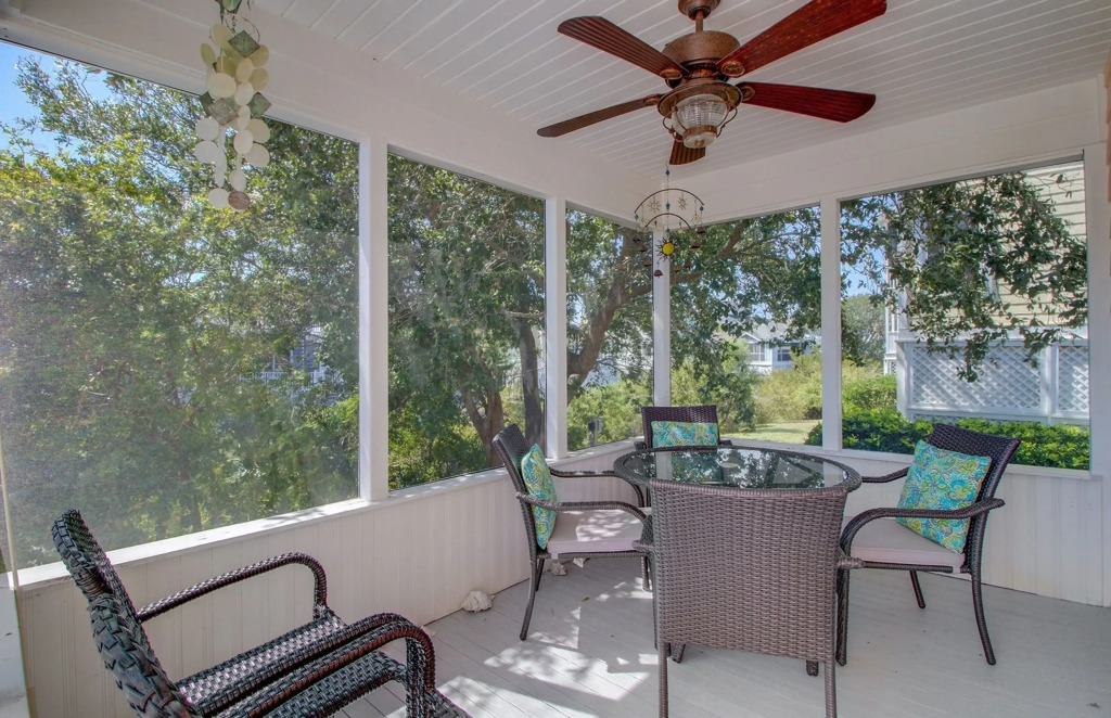 72 Pelican Bay Avantstay Community Pool, Decks