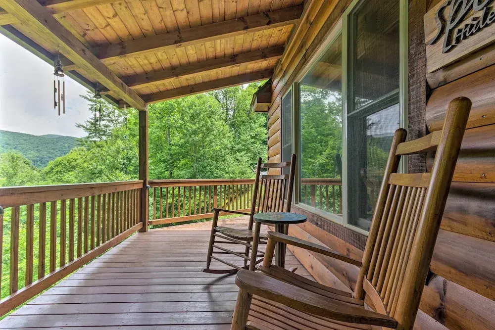 Mountain-view Maggie Valley Home w/ 2 Decks!