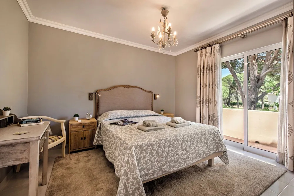 4 Bedrooms Private Pool Close To All Amenities