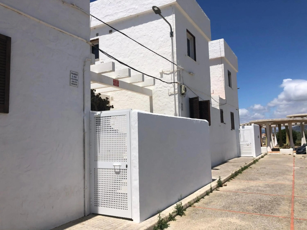 Tarifa Beach apartment with ocean views and pool
