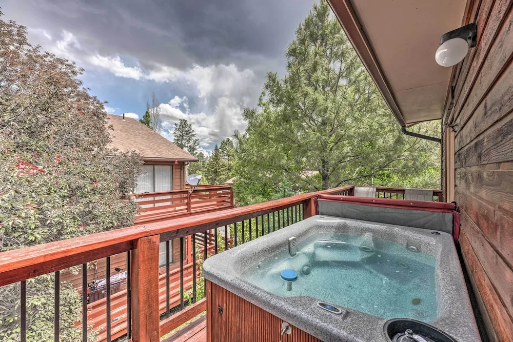 Mountain Lodge w/ Hot Tub, Walk to Grindstone Lake
