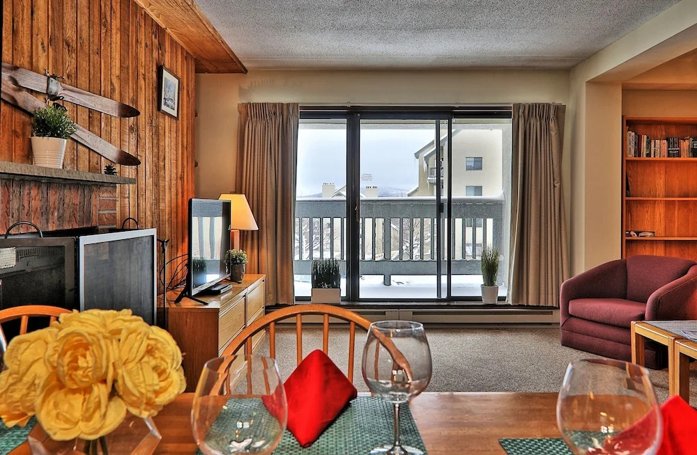 "roomy" Mountain Green 3BR Condo w/ Amenities 3b14
