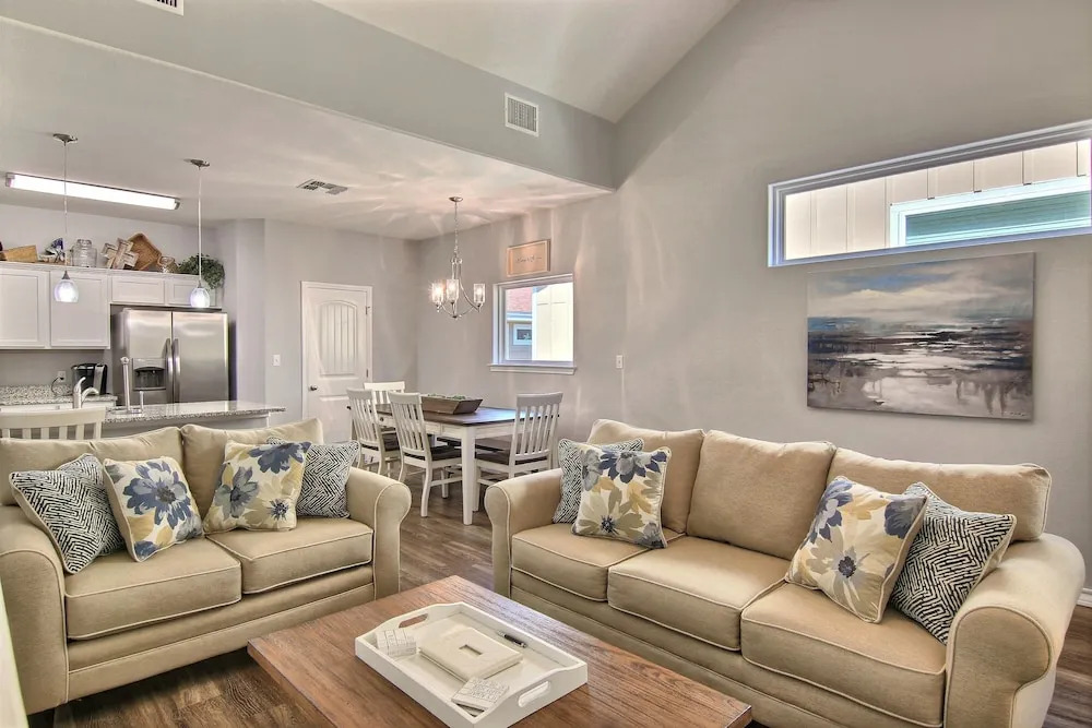 Beachside #205 3 Bedrooms 2.5 Bathrooms Condo