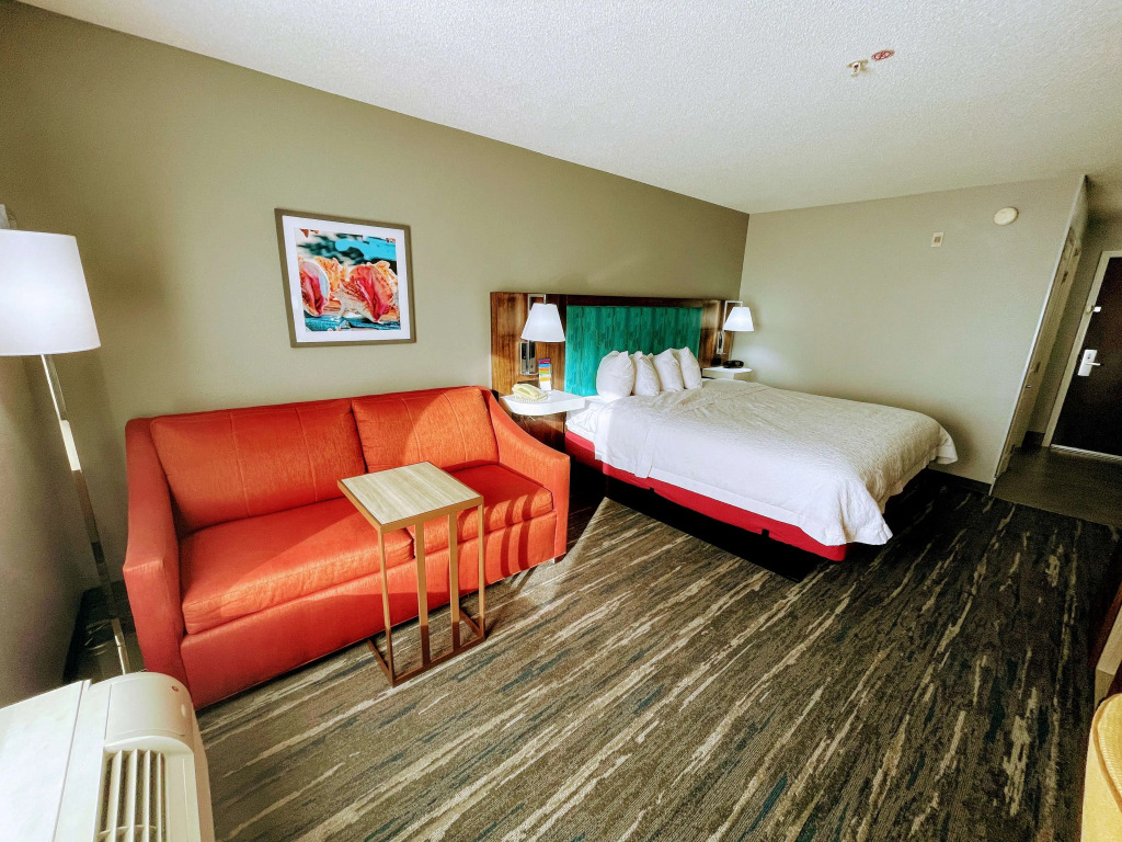 Hampton Inn & Suites Pensacola I-10 N at University Town Plaza