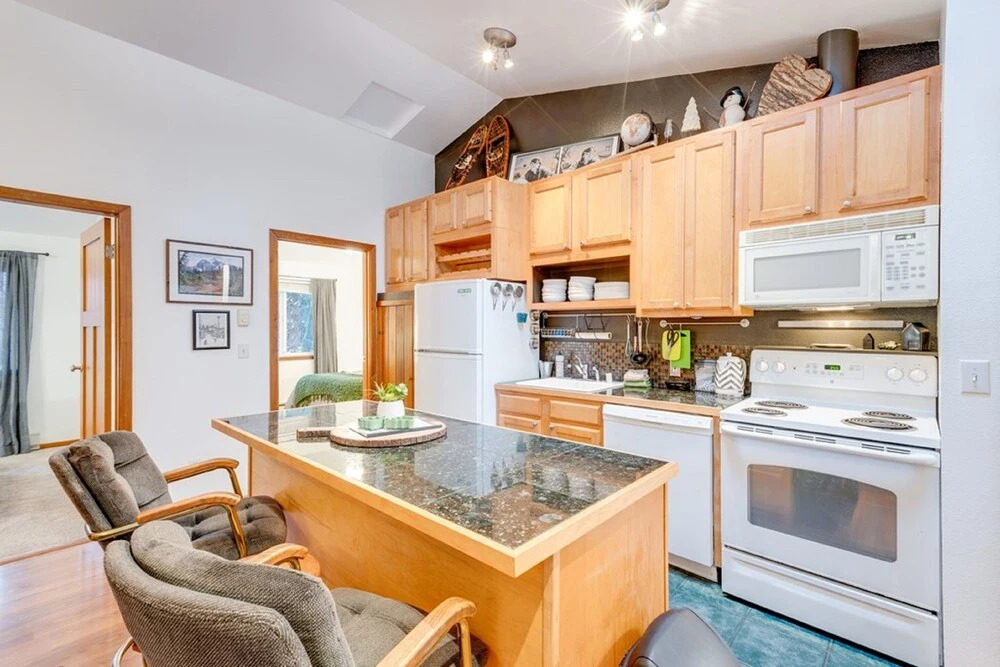 Mt Baker Lodging Cabin 64 – FRPL, WIFI, SLEEPS 6! by MBL