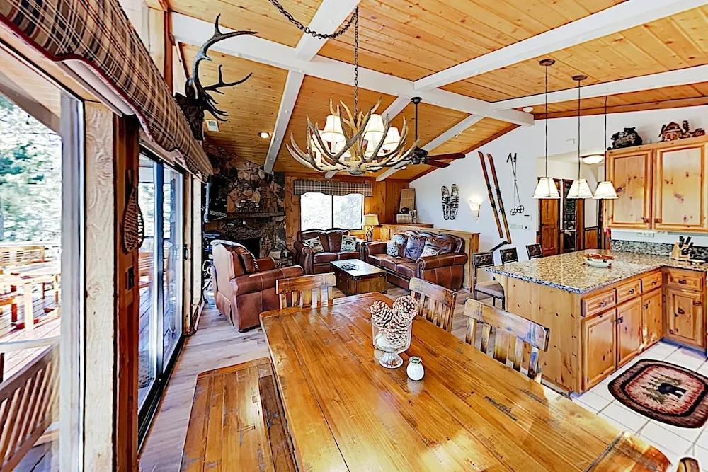 New Listing! Amazing Moonridge Getaway W/ Decks 4 Bedroom Home