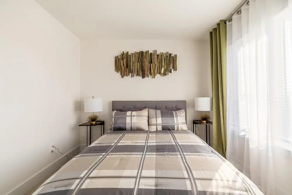 4BR 3BA Townhouse on Lake Ontario Free Parking Gym 3
