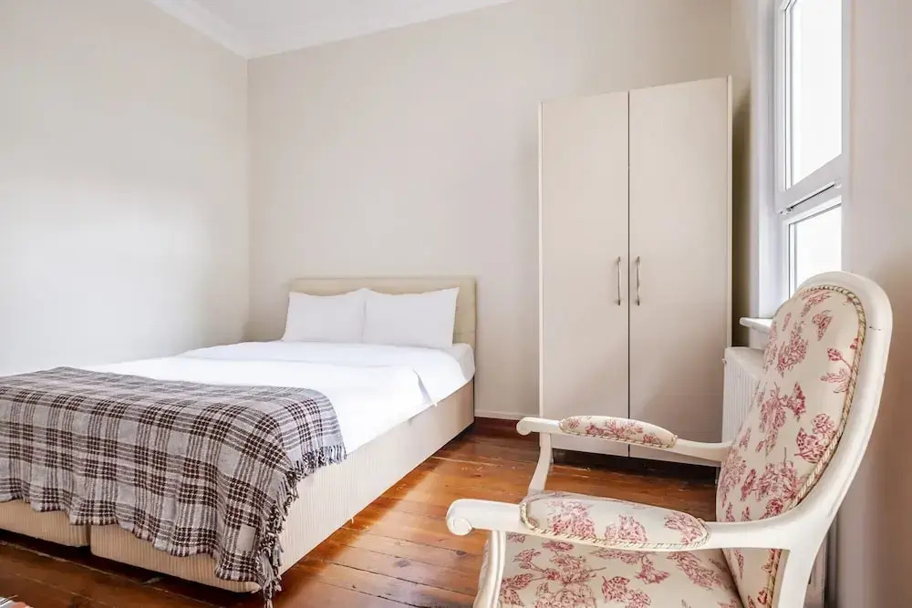 Centrally Located Apartment With Balcony in Sisli