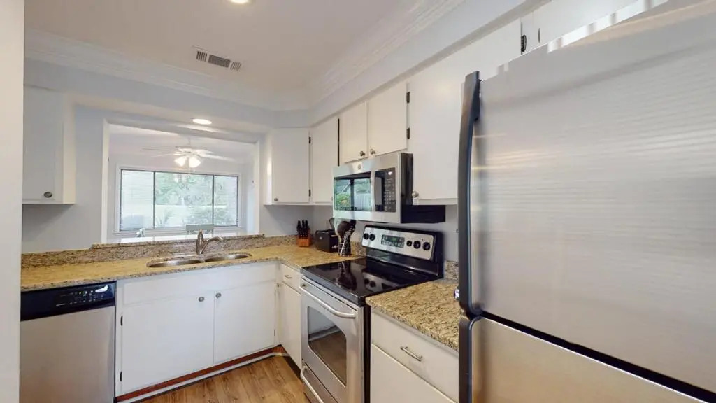 946 Inverness Village
