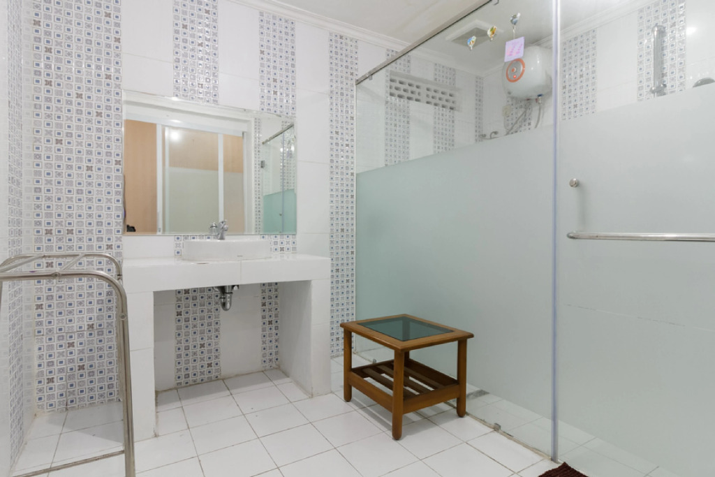RedDoorz Plus near RS PMI Bogor