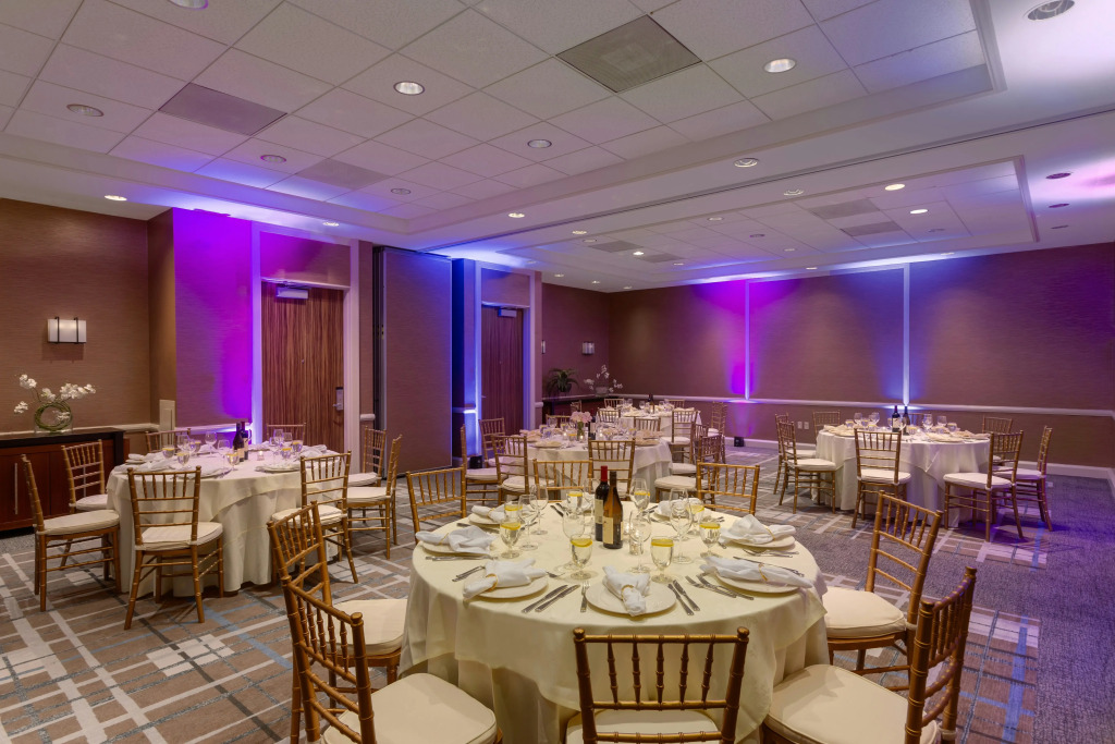 DoubleTree Suites by Hilton Hotel Boston - Cambridge