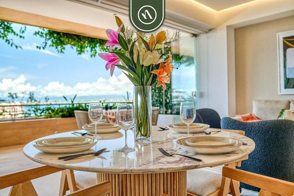 Luxury 1BR Condo With Private Terrace - Ocean View