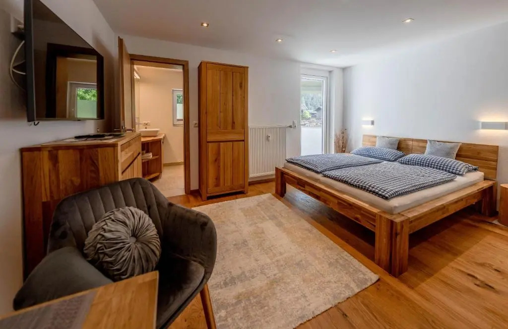 Exklusiv - neu renoviertes Apartment mit Terrasse