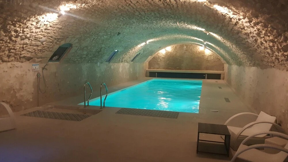 Mansion With 5 Bedrooms in Vernou-sur-brenne, With Pool Access, Enclos