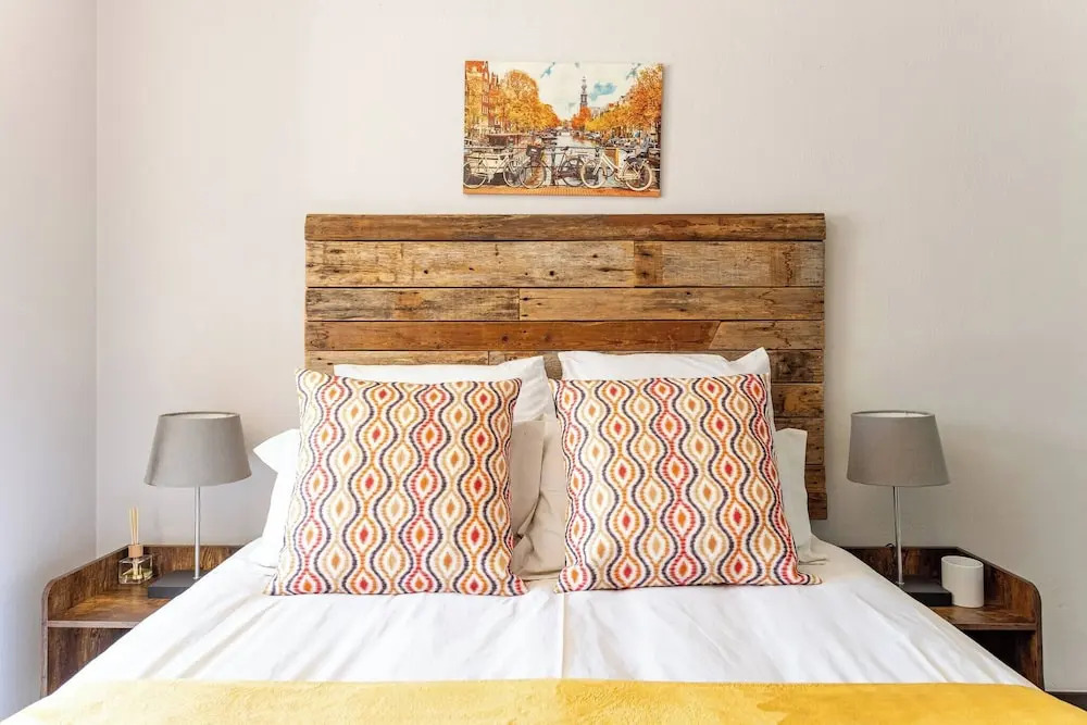 Light-filled 2BR 2BA Spacious Apartment
