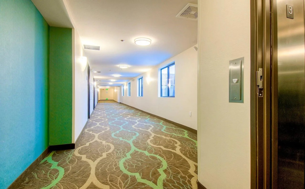Holiday Inn Express & Suites Carlsbad Beach by IHG