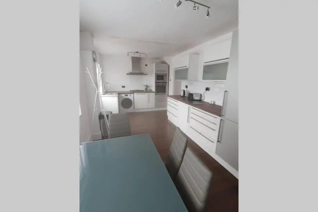 Entire House - Cheshire Oaks/Ellesmere Port