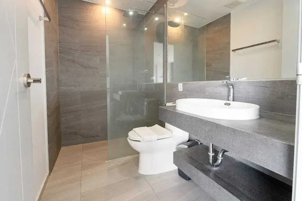 Sleek 2 Bed Apt T2-818