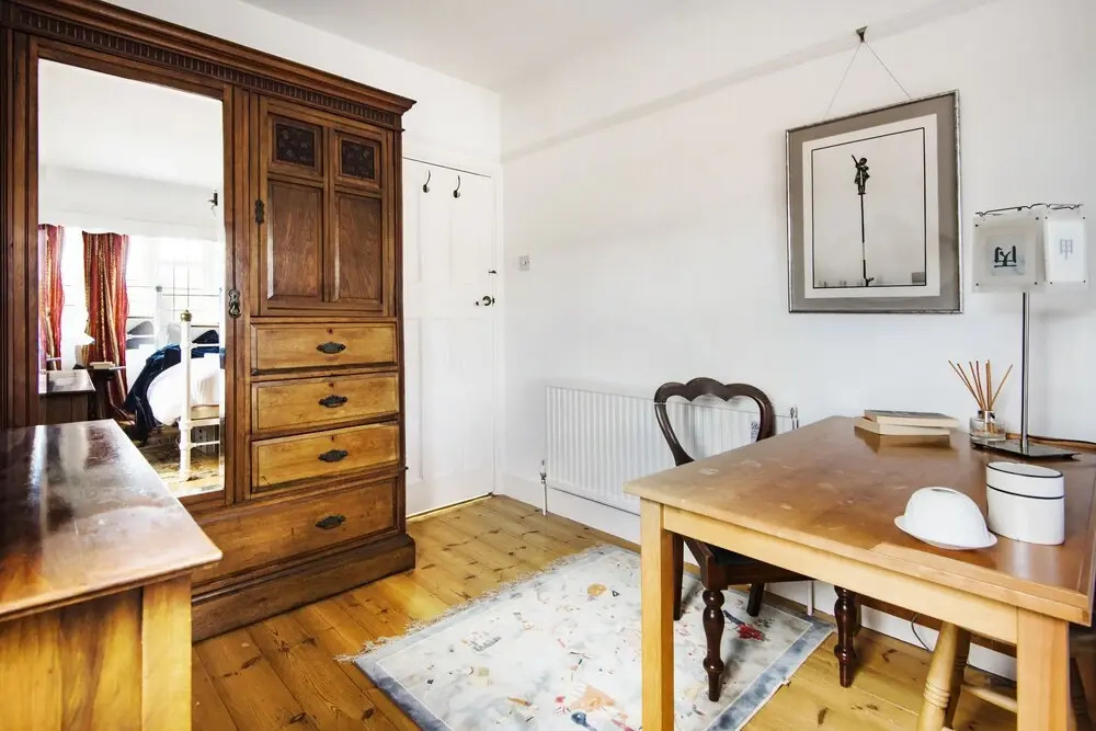 Vintage Twickenham Home By The River Thames