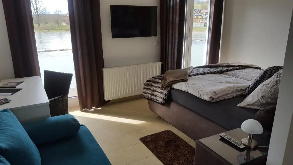 Ferienwohnung und Zimmer zum Donaublick
