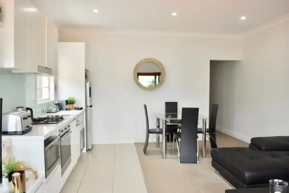 2 Bedroom Home in Kirribilli With a Great View