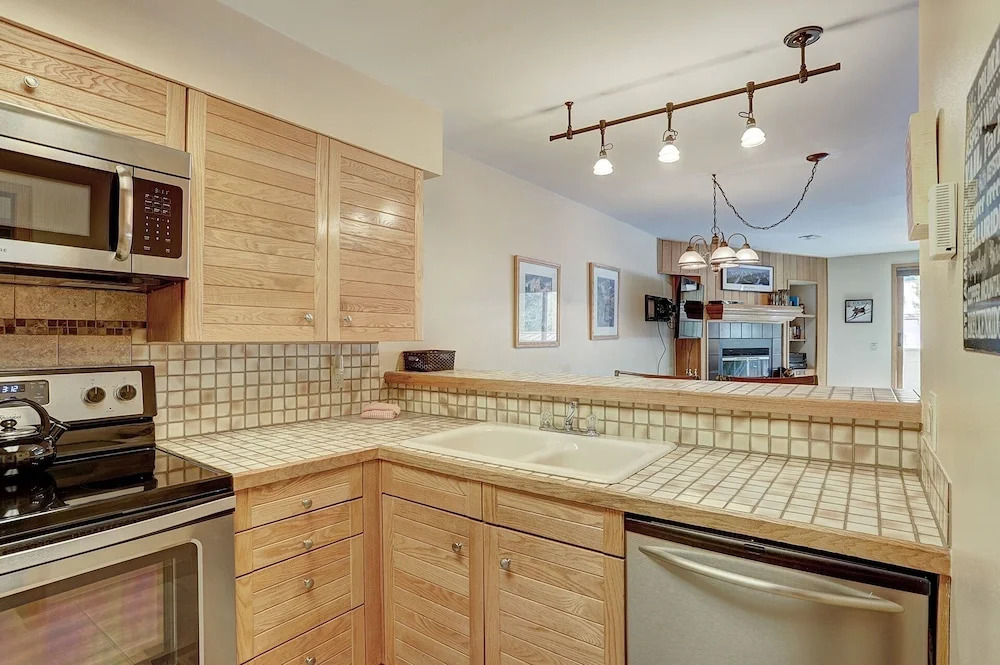 107 Ski Run 2 Bedroom Condo by RedAwning