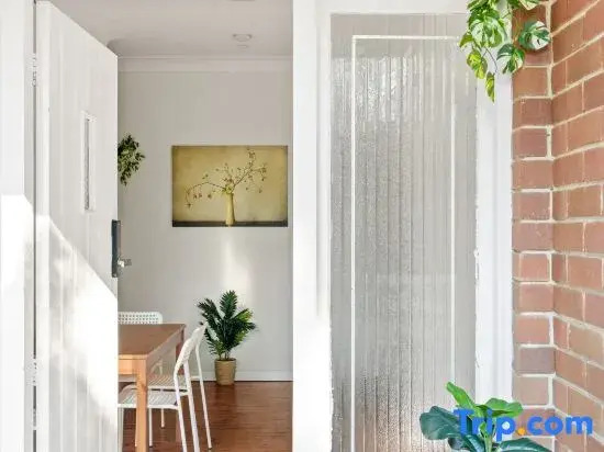 Killara Rooms – Close to Shops & Trains