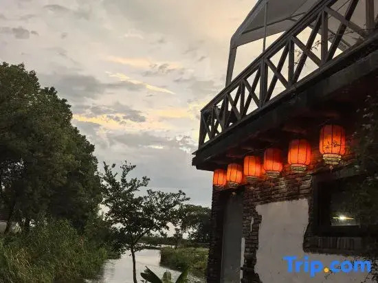 Suzhou Yangcheng Lake and the accompanying courtyard homestay