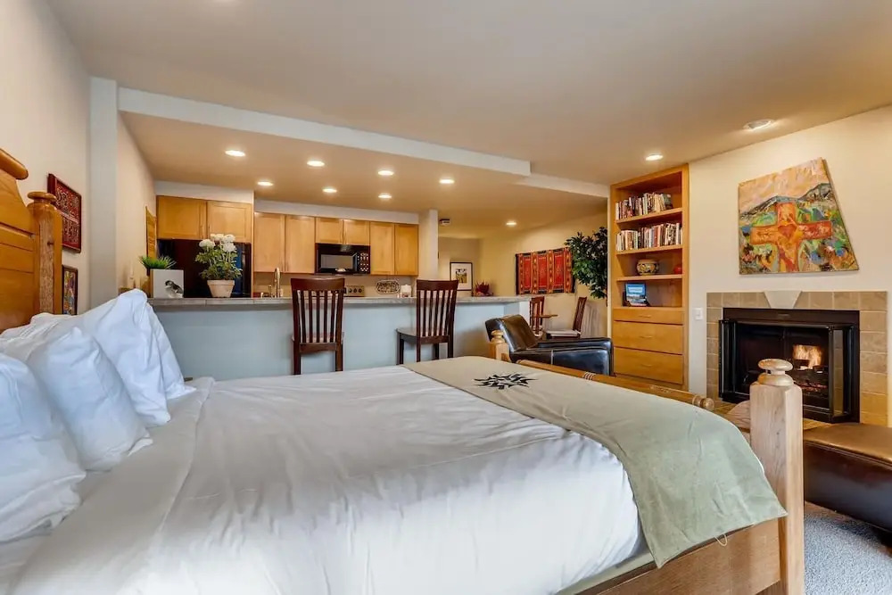 Renovated Studio- Kids Ski Free & On Shuttle Route! Studio Bedroom Condo by RedAwning