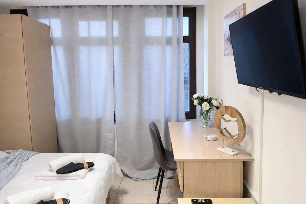 Bright Studio w Balcony - Near Thessaloniki Center