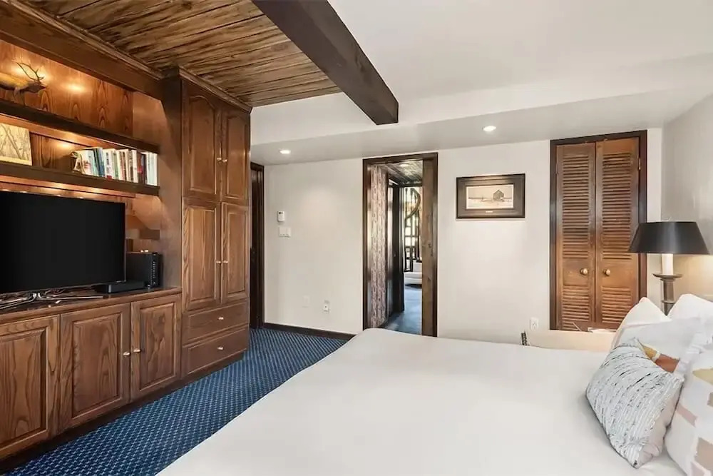 3 BR Penthouse w Hot-tub -mountain Views