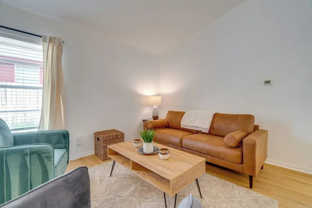 Walk to Campus: Creekside Austin Duplex!