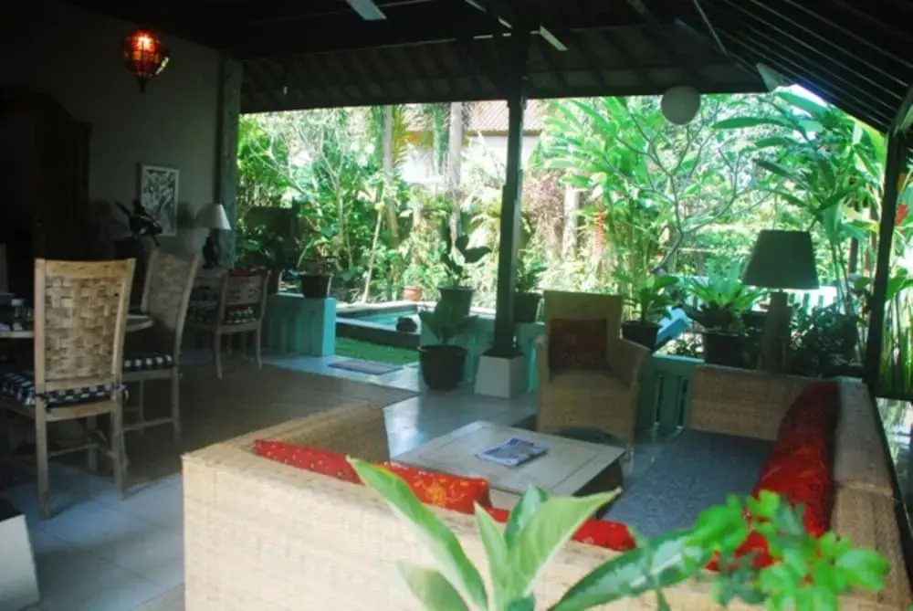 Hyacinth House