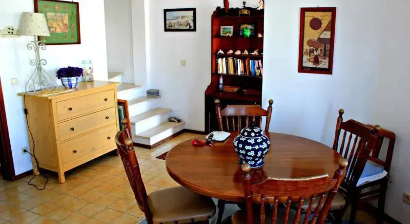 SUPERTUBOS HOUSE Peniche